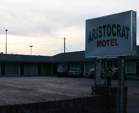 Aristocrat Motor Inn Bolivar Екстериор снимка
