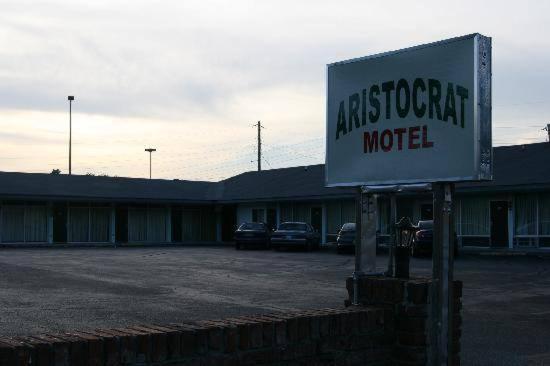 Aristocrat Motor Inn Bolivar Екстериор снимка