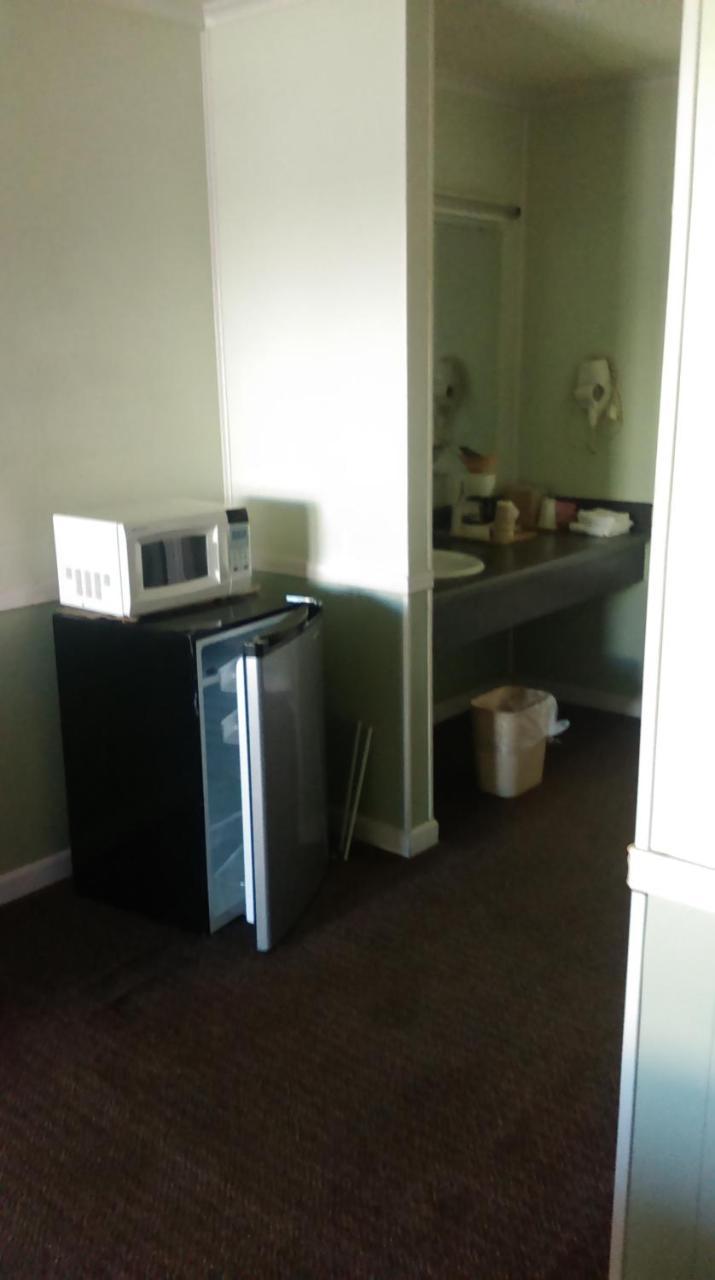 Aristocrat Motor Inn Bolivar Екстериор снимка