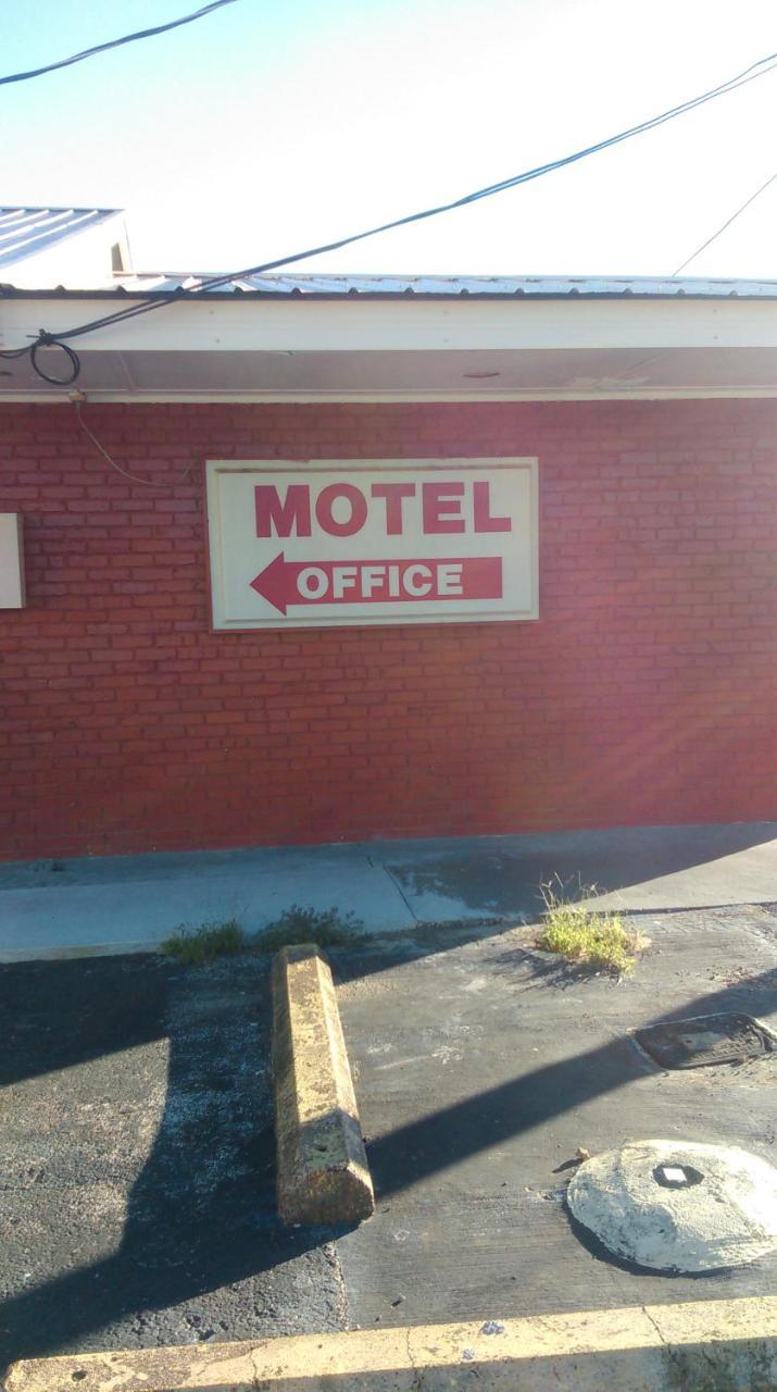 Aristocrat Motor Inn Bolivar Екстериор снимка
